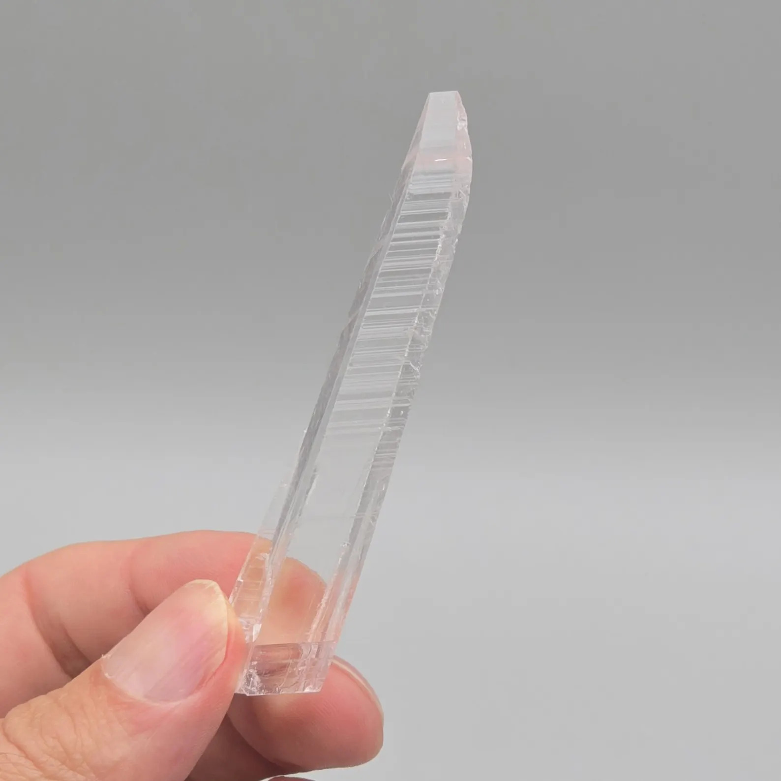 Nifontovite – Exceptional Gem-Clear Elongated Prismatic Crystal