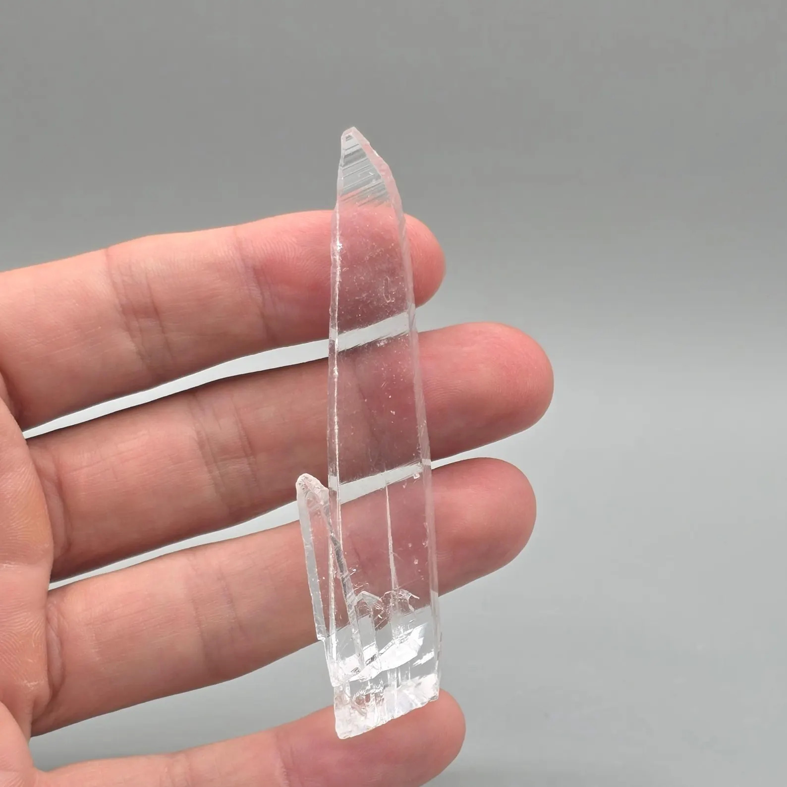 Nifontovite – Exceptional Gem-Clear Elongated Prismatic Crystal