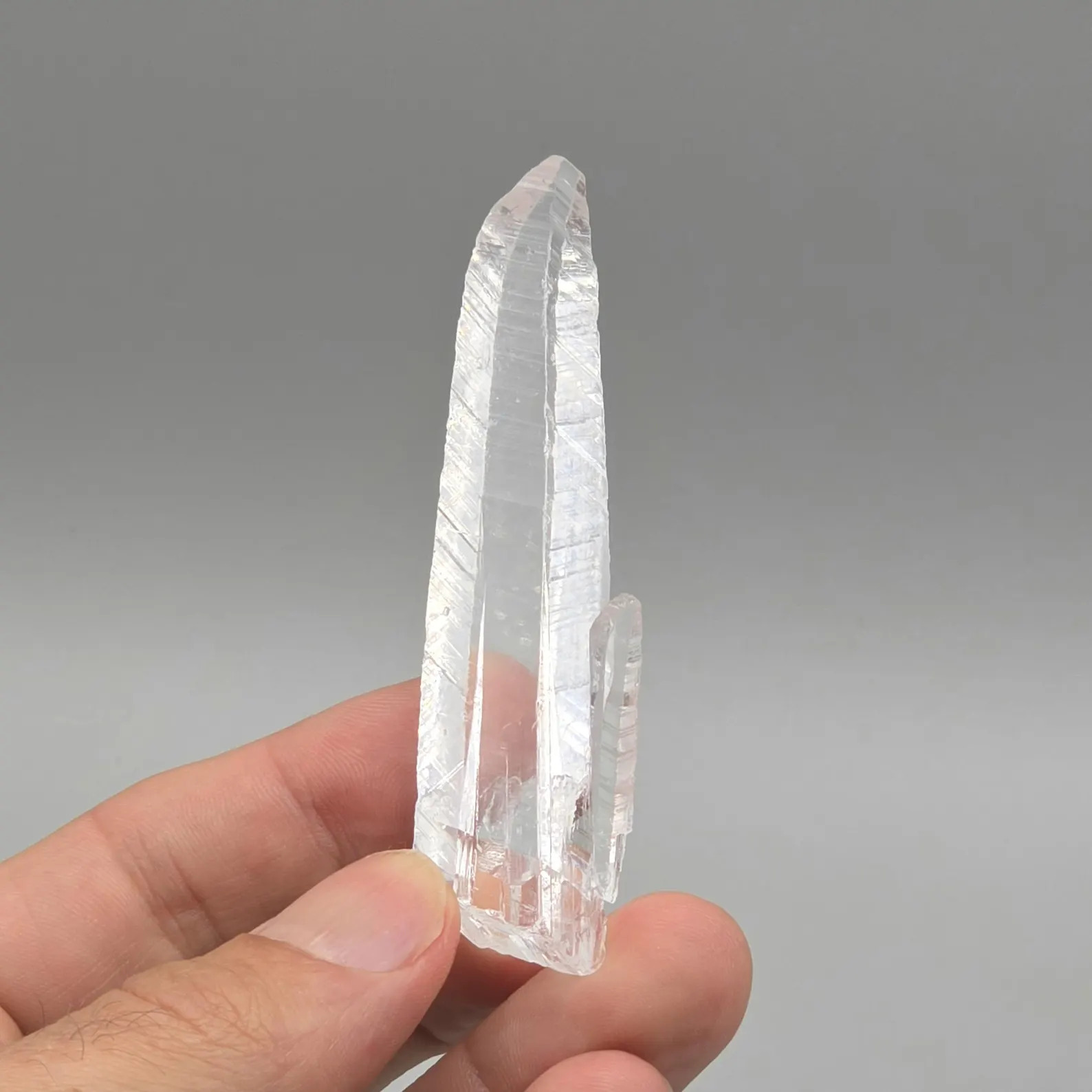 Nifontovite – Exceptional Gem-Clear Elongated Prismatic Crystal