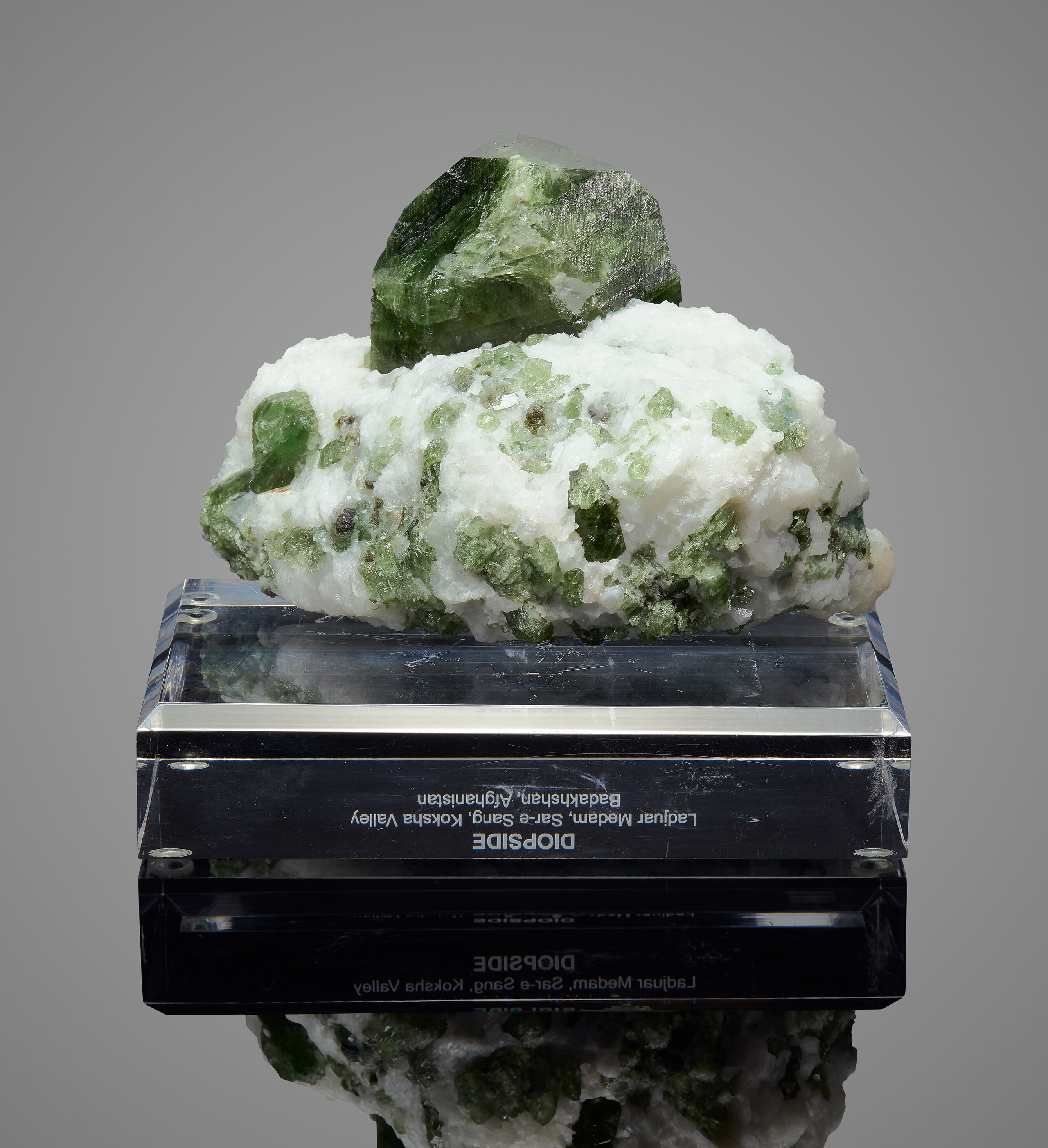 Diopside on Calcite – Monumental Isolated Green Prismatic Crystal on White Fluorescent Matrix