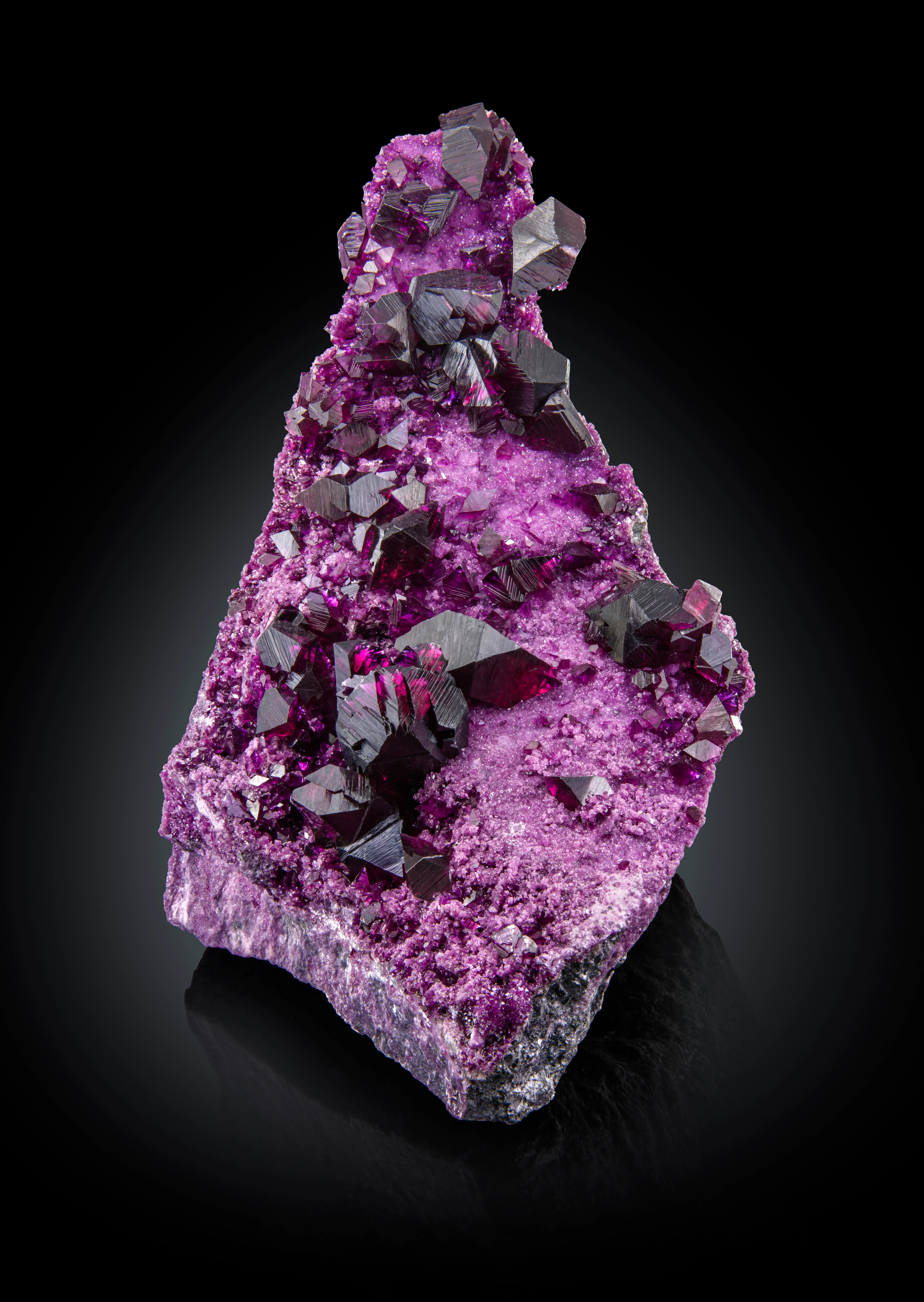 Kämmererite (Chromian Clinochlore) – World-Class Giant Crystals with Exceptional Magenta-Purple Color