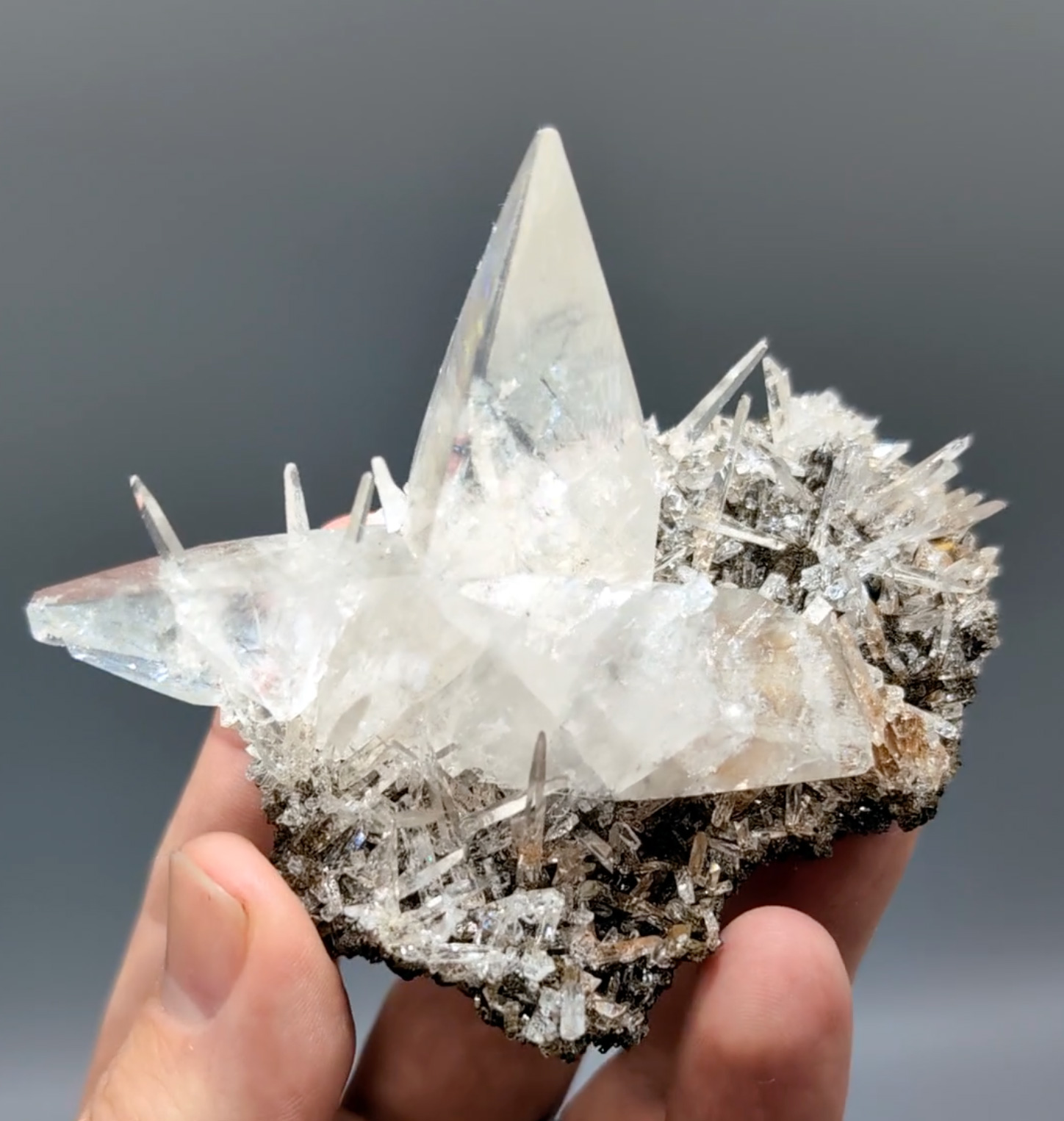 Twinned Calcite – Exceptional Intergrowth with Pristine Secondary Crystallization