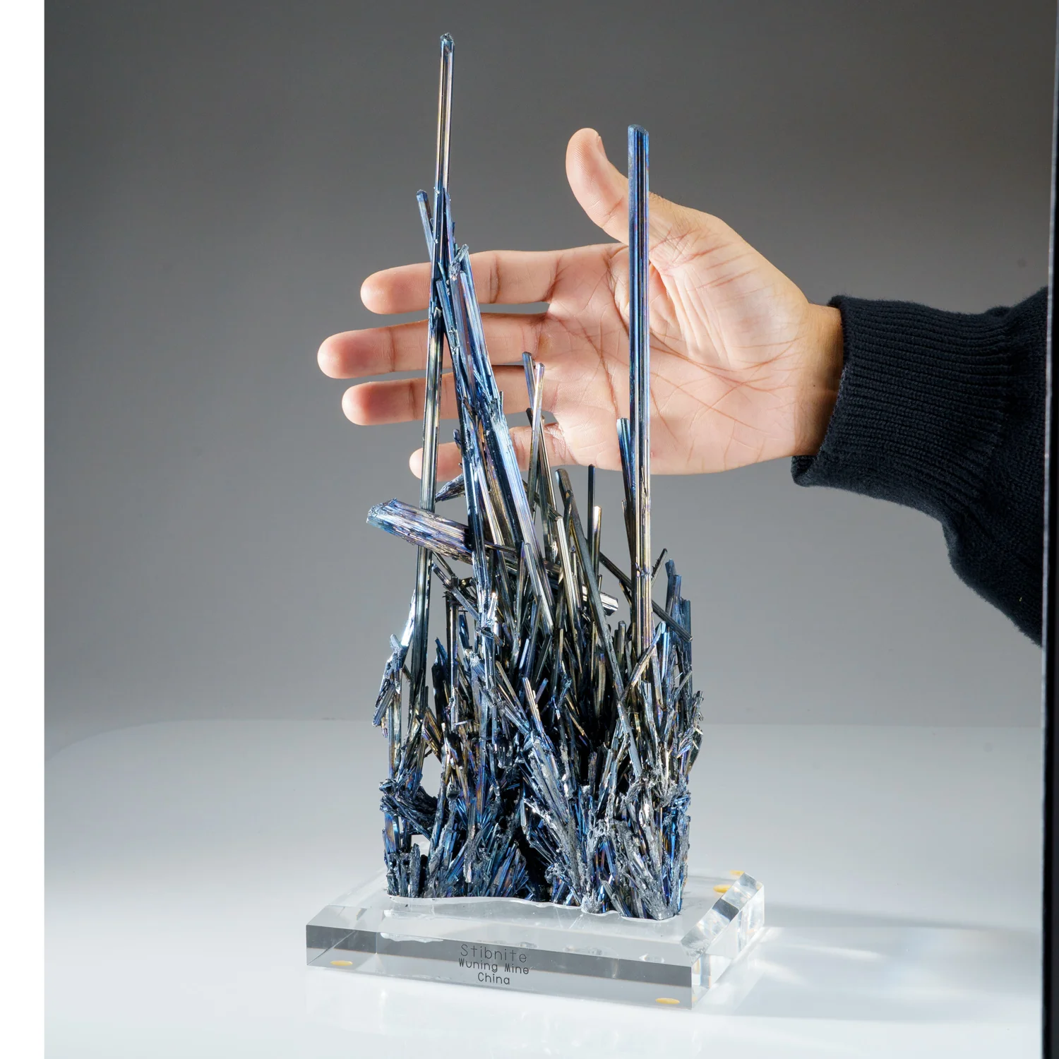 Stibnite Cluster with Long Terminations