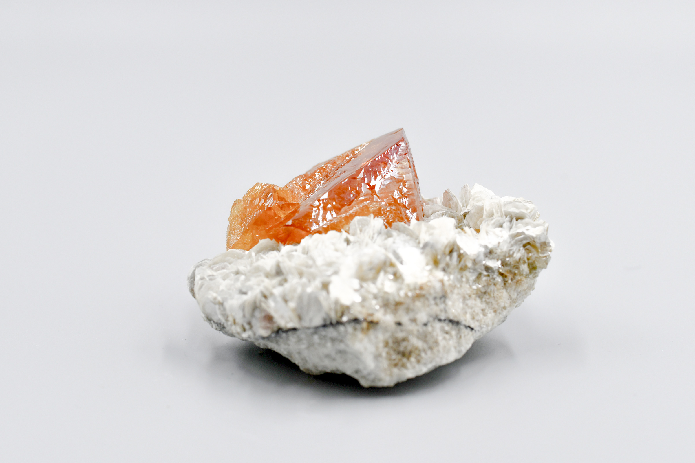 Gem Scheelite on Muscovite - Red Pocket