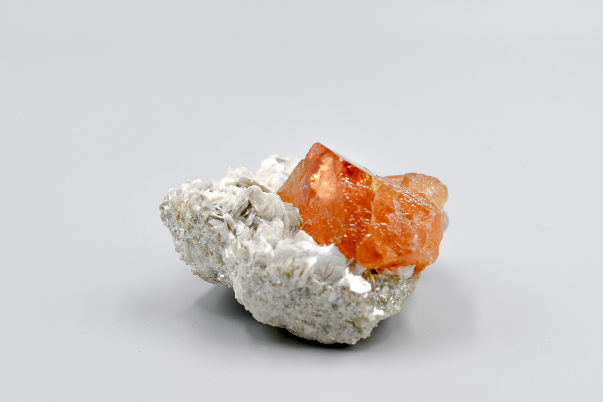 Gem Scheelite on Muscovite - Red Pocket